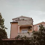 Perla Apartment *